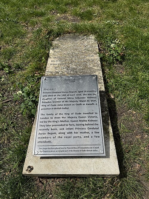 Plaque on grave of Princess Omdutel