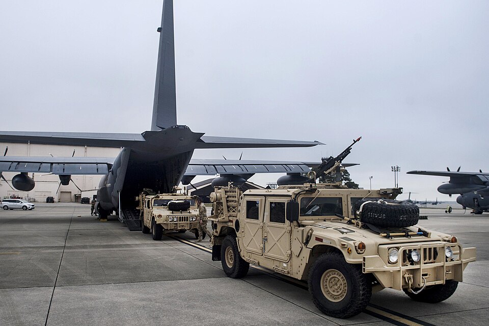 File:Loading Humvees 1.jpeg
