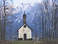 Kapelle auf dem Florianiberg, im Hintergrund der Zahme Kaiser